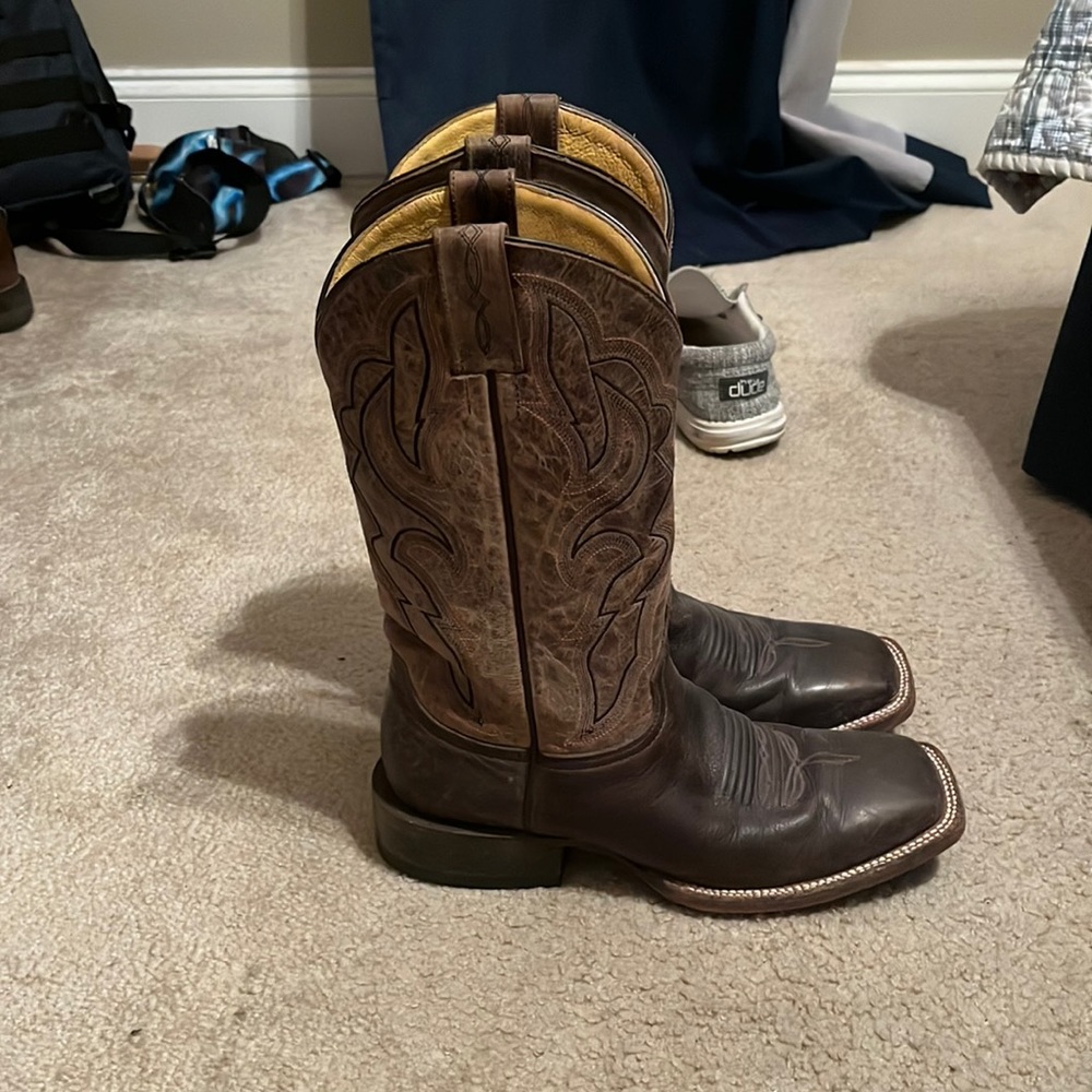 Dress cowboy boots size 8